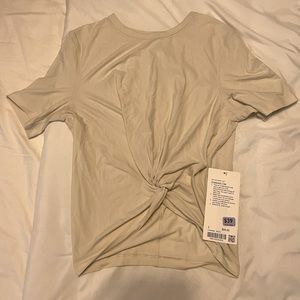 lululemon crescent t-shirt size 2